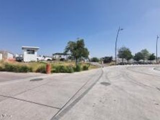 VENTA. Terreno comercial plano de 1034 metros - Milenio III