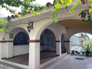 Magnifica casa para remodelar para hotel o restaurante Club de Golf Cuernavaca, Morelos.