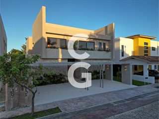Casa en venta en Cancún en Residencial Lagos del Sol con 4 recámaras