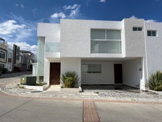 CASA EN RENTA PARQUE HIDALGO LOMAS DE ANGELÓPOLIS