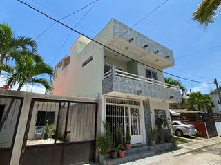 VENTA CASA AMPLIA EN FRACC. COSTA CORAL, NUEVO VALLARTA.