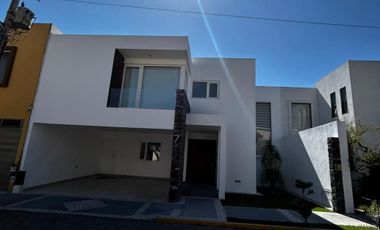 Venta de casa en zona privilegiada con seguridad y accesos a principales avenidas, zona Zavaleta