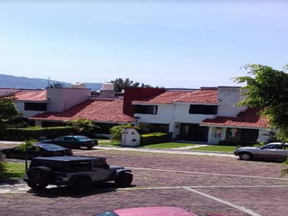 Venta de casa en fraccionamiento con alberca en Jiutepec, Morelos en 637,000 pesos