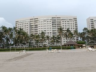 PH RESIDENCIAL PLAYA MAR DIAMANTE  CON HERMOSA VISTA AL MAR SIN AFECTACIONES HURACAN OTIS