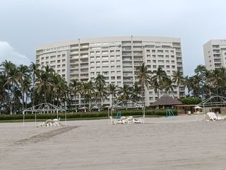 PH RESIDENCIAL PLAYA MAR DIAMANTE  CON HERMOSA VISTA AL MAR SIN AFECTACIONES HURACAN OTIS
