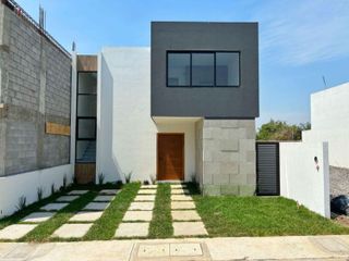 Casa en venta en Veracruz con 1 Hab en P.B, Fracc. Lomas de la Rioja.
