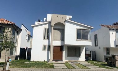 CASA EN VENTA EN METEPEC  CONDADO DEL VALLE