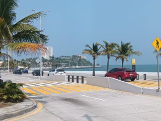 Amplia residencia a unos pasos de la salida al mejor blvd de Fracc Costa de Oro (Playa Gaviota)