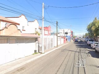 Atención Inversionistas !! Venta de Remate en Amplia casa en una excelente zona Col. Loa Arrayanes San Juan del Río, Querétaro.