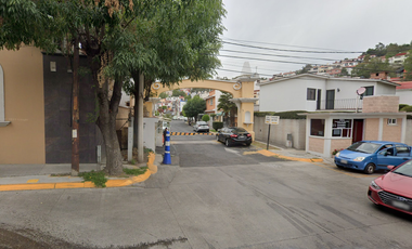 Plazuela del Convento, Fuentes de Satelite, Naucalpan de Juárez, Estado de México, México. Casa en remate bancario. Oportunidad única de inversión.