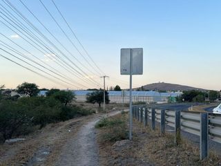 GRAN TERRENO UBICADO EN STA. MA. DEL CAMINO, SOBRE LA CARRETERA SAN JUAN DEL RÍO - JALPAN DE SERRA . SUP. 14,082.49 m2