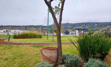 Terreno habitacional en venta en esquina Bosques de Santa Anita