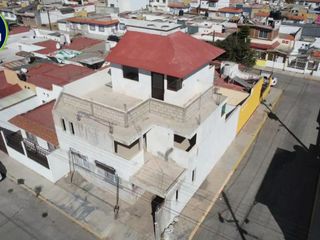 Casa en Venta en Esquina, 3 Pisos, 5 Recámaras, Al Sur de Pachuca, Hidalgo.