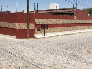 HERMOSA CASA 1 PLANTA EN EL PUEBLO MAGICO DE TEQUISQUIAPAN