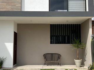 CASA EN VENTA  EN RESIDENCIAL CARLOTA, 3 REC. 2.5 BAÑOS, JARDIN ALBERCA, PALAPA