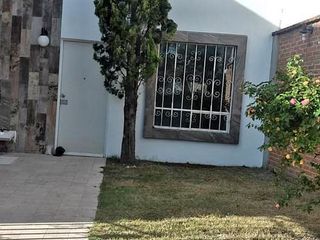 Casa en Venta con amplio jardín (2 recámaras). Cuautlancingo, Puebla