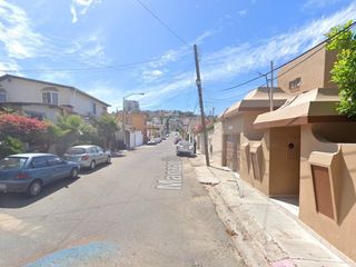 Aproveche Gran Oportunidad de Remate Bancario en Calle Manzanillo, Lomas Hipodromo, Tijuana-Baja California