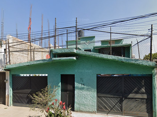 Casa en Lomas Estrella, oportunidad de recuperación bancaria.