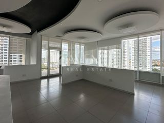 Pent House Oficina en Venta de 142 m² en Spectrum Corporate Center, Cancún.