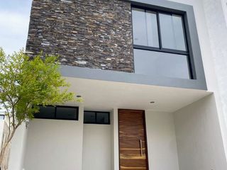 Residencia Nueva con Roof Garden en Coto Vitana, Zona Altavista, Zapopan