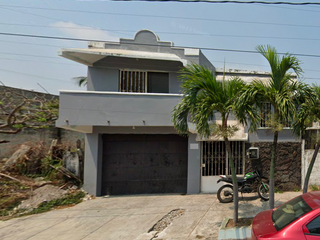 ¡OPORTUNIDAD! Casa en VENTA a 10 min del Zócalo de Veracruz y Malecón
