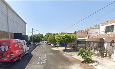 Oportunidad de Remate Bancario en Calle Río Tapachula, Colonia Lomas de San Pedro, Municipio Guadalajara, Estado de Jalisco-Casa Adjudicada