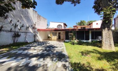 SE VENDE AMPLIA CASA EN CHAPALITA