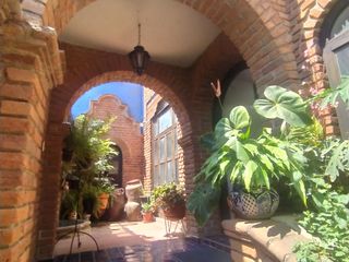 Hermosa casa sola estilo colonial mexicano, en santa maría 4rec jardin