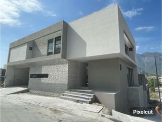 CASA EN VENTA EN CARRETERA NACIONAL CASTAÑOS DEL VERGEL MTY EN ESQUINA