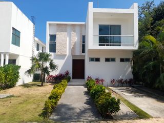RENTA DE ESPACIOSA CASA, PLAYA MAGNA