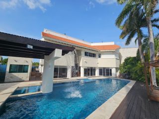 Casa en venta de 6 habitaciones en Isla Dorada, Cancún