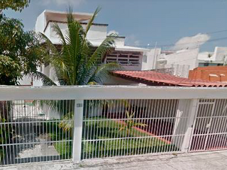 VENTA BELLA CASA CALLE TORONJA, COL. SUPERMANZANA 2 SECC. CANCÚN, QUINTANA ROO