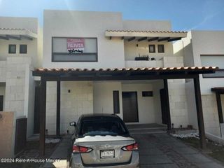 Casa de 3 recamaras en Altozano Querétaro