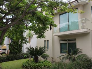 Casa Estilo Mexicano Contemporáneo en Venta en Azaleas Residencial