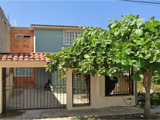 PRECIOSA CASA CON PRINCIPALES VÍAS DE ACCESO, MUY CERCA DEL AREOPUERTO INTERNACIONAL DE PUERTO VALLARTA