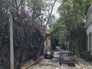 Hermosa y amplia casa en remate en la Col. Tlacopac, Álvaro Obregón, Ciudad de México!