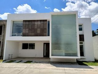 Venta de Casa en fraccionamiento pequeño de 6 casas en San Mateo Atenco, estado de Mexico, cerca de Tren Interurbano, Aeropuerto de Toluca, salidas a la CDMX, Metepec; las Torres y Tollocan