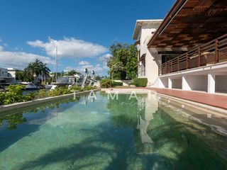 Casa de Lujo en los Canales de Puerto Cancun
