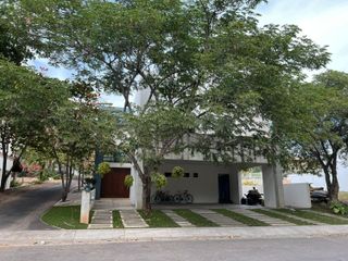 Se Vende Amplia Casa en Barrio San Luis En La Primavera