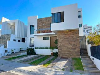 Casa en Venta en Zibatá | 4 Recámaras y Roof Garden JPC3