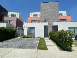 Casa en Renta, Villas del Campo, Mod Ibiza. Calimaya, 50 Min de Santa Fe