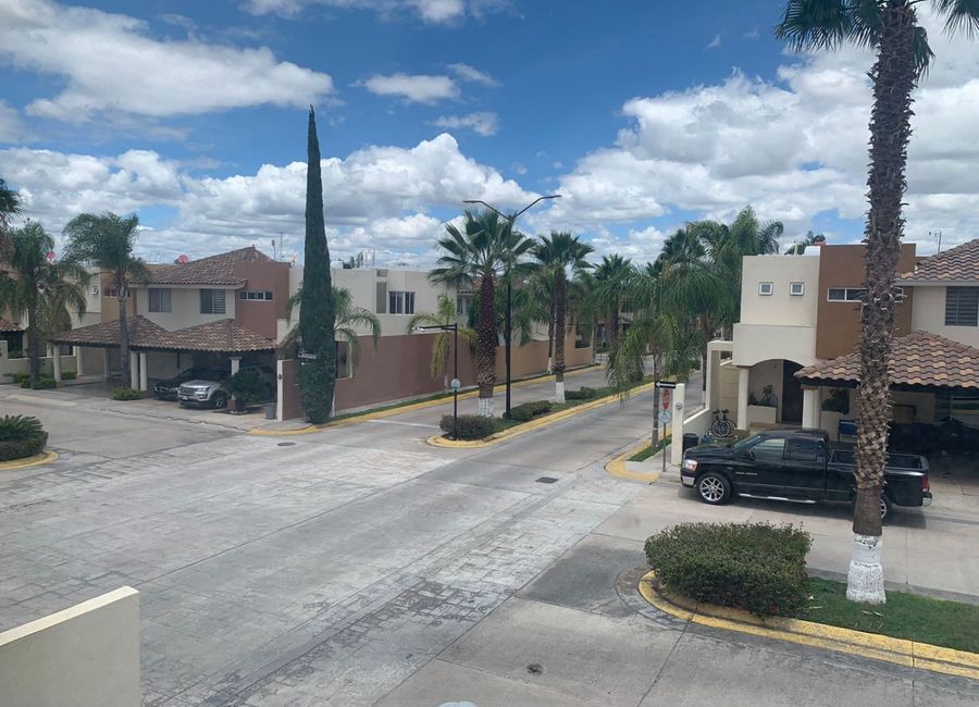 CASA EN VENTA EN QUINTAS DE MONTICELLO AL NORTE DE AGUASCALIENTES