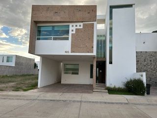 Casa 4 recamaras en venta Loretta I. Aguascalientes Poniente
