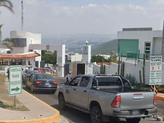 TERRENO EN REMATE BANCARIO EN EL FRACC. CUMBRES DEL CIMATARIO, QUERÉTARO.