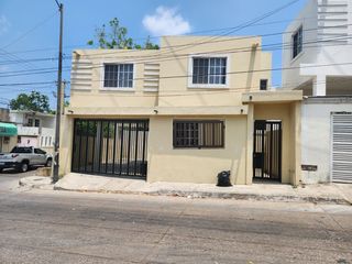 Casa en Venta de 2 NIVELES en Col. Las Américas, sobre Av. Las Torres, a 3 cuadras del CETIS 22, cerca de carretera Tampico-Mante.
