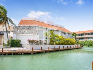 Casa en venta 6 recámaras en Isla Dorada Zona Hotelera Cancún