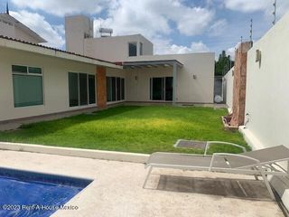 Casa en venta en Villas del Mesòn 2 recàmaras cerca a Club de Golf alberca