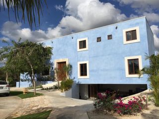 Residencia en VENTA con vista al campo de golf el Jaguar, Yucatán Country club.