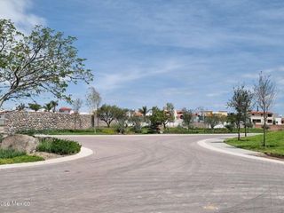 Terreno residencial de 251.43 m2 en venta, dentro de fraccionamiento privado con alberca y a 5 min. del centro histórico de Querétaro