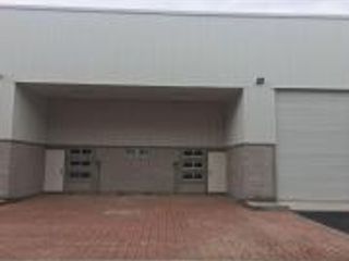Bodegas 345m2 con oficina